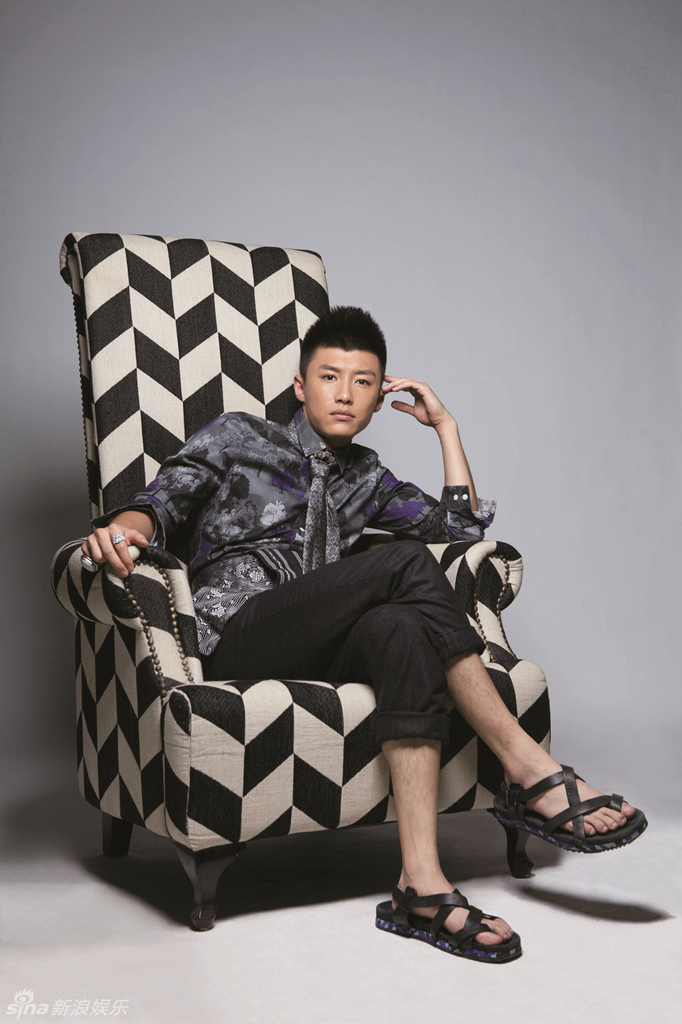 组图:代旭最新时尚写真 百变造型亦酷亦暖_高清图集_新浪网