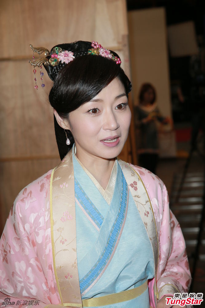 讯李思捷主持的新节目《今晚睇你》举行开镜礼,邀来传绯闻的万绮雯