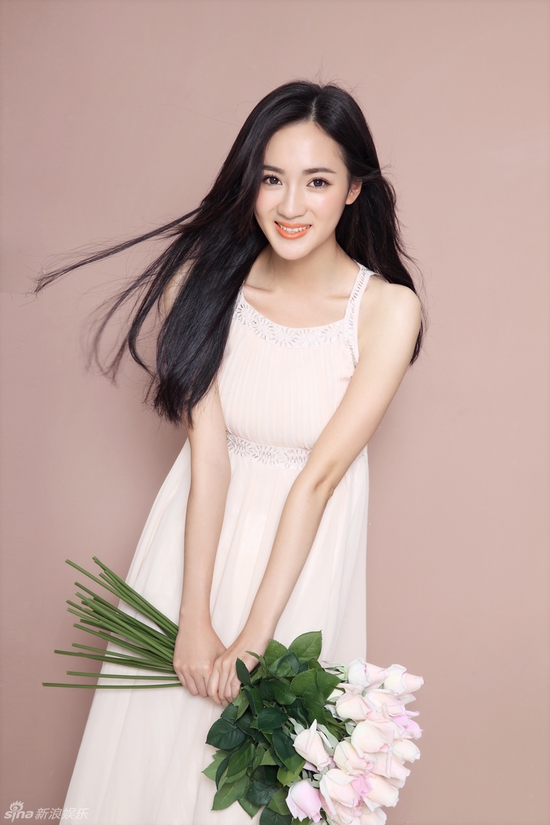 组图:陶洋浅笑嫣然拍写真 长发飘逸纱裙柔美_高清图集_新浪网