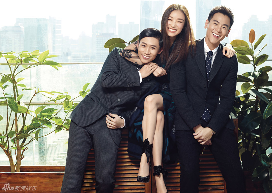 组图:倪妮裸腿性感 左拥右抱俩猛男笑眯眼_高清图集_新浪网