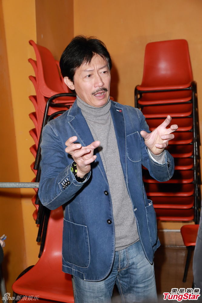 陈勋奇用工作麻醉自已 谈家人落泪感遗憾