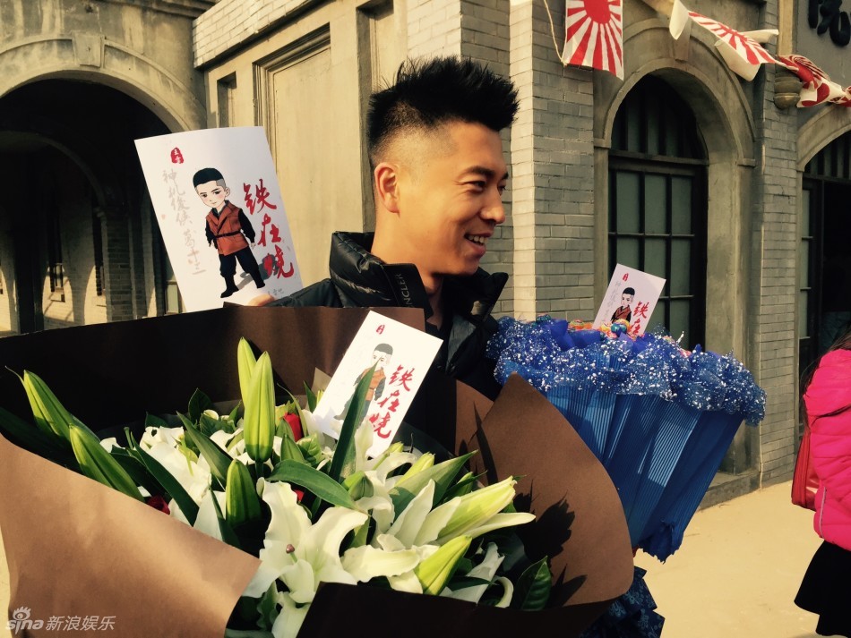 组图:王雷庆生夫妻微博隔空示爱 接待探班粉丝_高清图集_新浪网