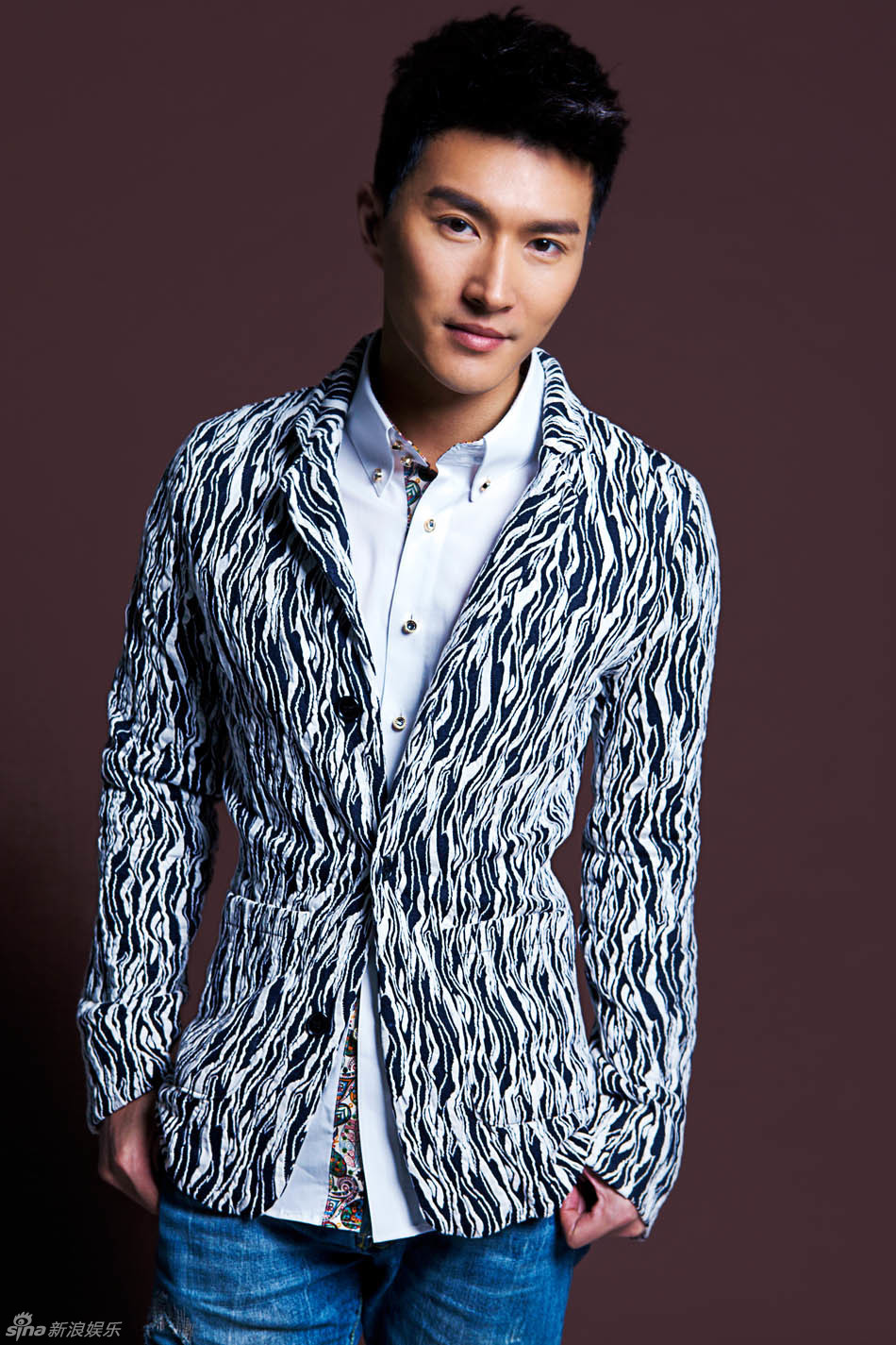 组图:陆昱霖熟男写真 眼神深邃沉稳显魅力_高清图集_新浪网