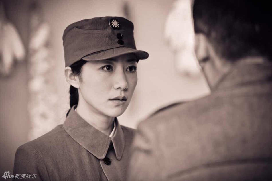 组图:韩雪《巨浪》变身女文青演绎战火青春