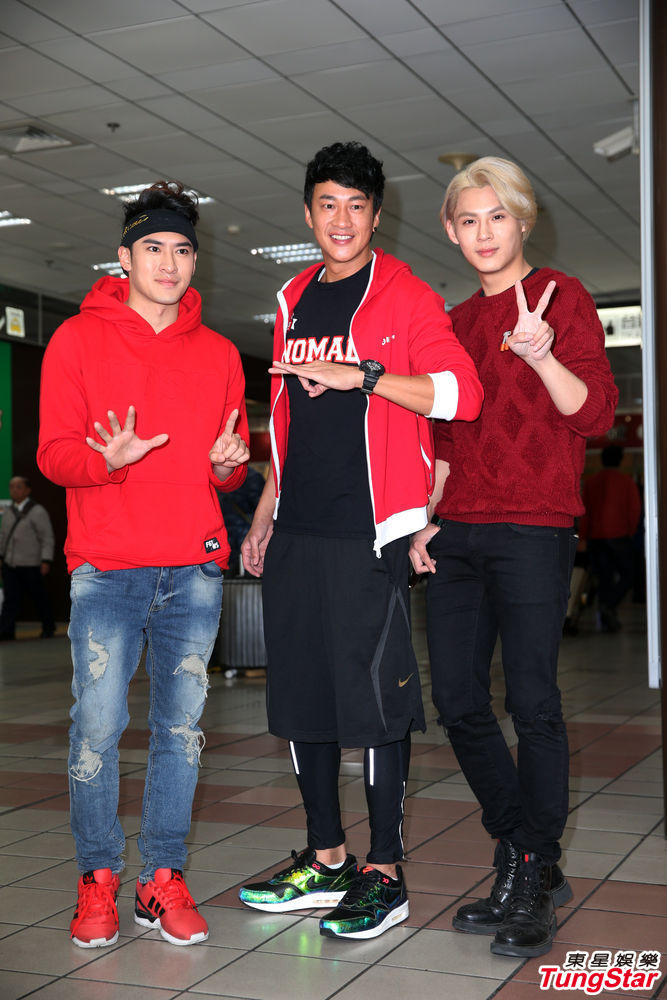 何润东白活39年首搭火车