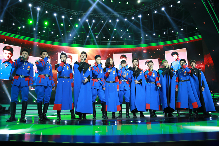 组图:《好男儿》十强诞生 郭敬明遭蜜蜂突袭_高清图集_新浪网