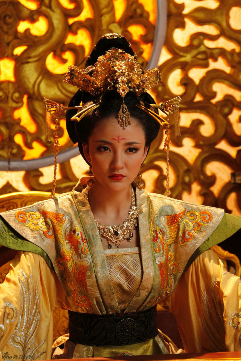 组图:不看大头看全身 各版武则天华美服饰赏析_高清图集_新浪网