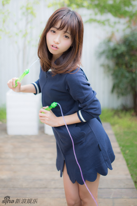 日本制服美少女三田寺圆拍写真治愈可爱 组图 1 新闻网