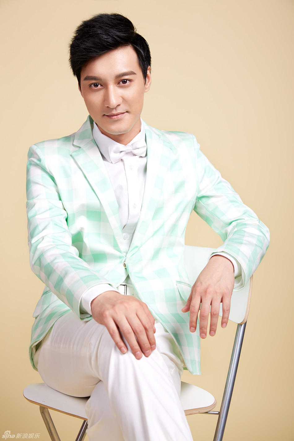 何建泽优雅写真 翩翩贵公子清新迷人