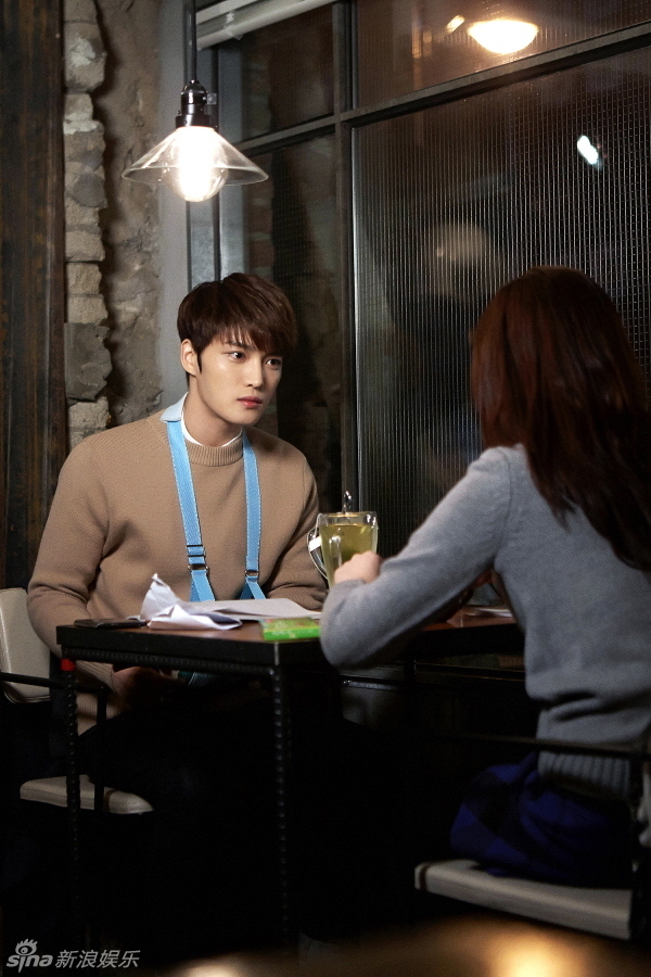 20150108影视spy公开剧照金在中手臂受伤约会紧握高胜熙