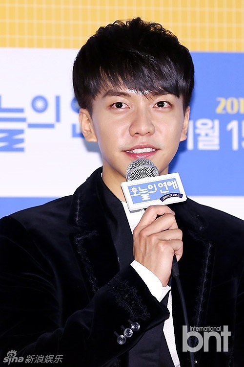 组图:韩星李升基文彩元黑色情侣装为新片造势_高清图集_新浪网