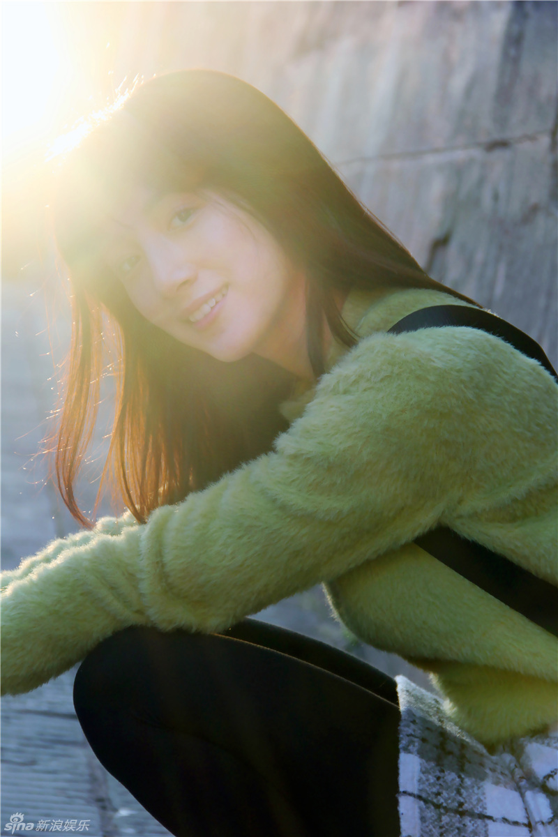 组图:卢茜最新素颜写真 逆光下唯美灵动_高清图集_新浪网