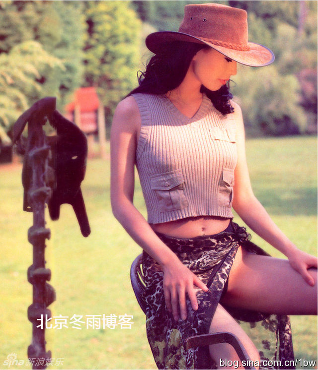 张庭早年性感写真翘臀裸身_高清图集_新浪网