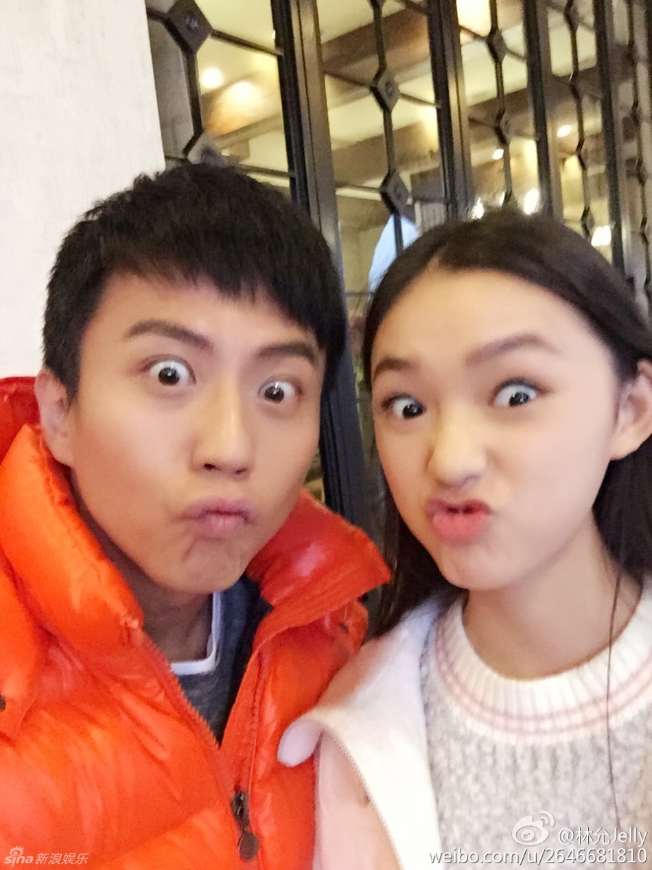 邓超《美人鱼》杀青 与星女郎林允拼鬼脸