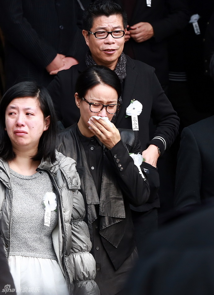 组图:姚贝娜追悼会最后笑容定格 那英流泪不止_高清图集_新浪网