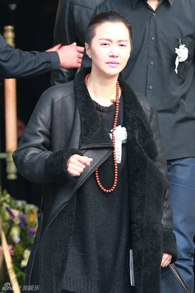 组图:姚贝娜追悼会最后笑容定格 那英流泪不止_高清图集_新浪网