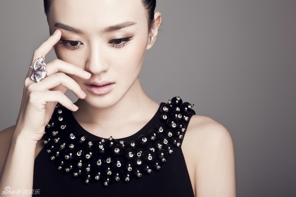 组图:范琳琳阳光写真 笑容甜展青春活力_高清图集_新浪网
