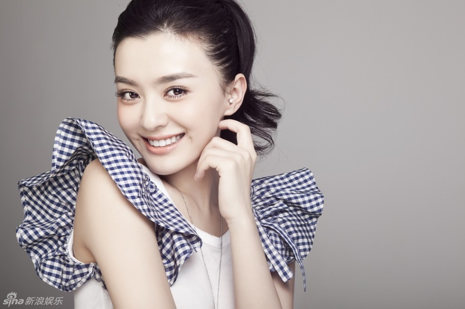 组图:范琳琳阳光写真 笑容甜展青春活力_高清图集_新浪网