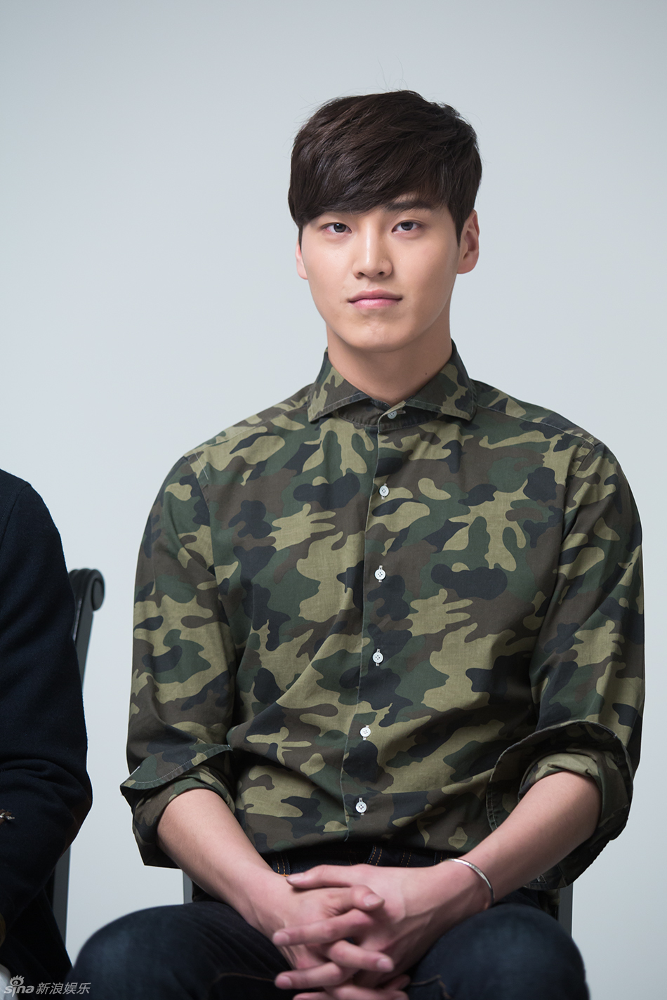 独家:韩演员组合5urprise调皮互打趣_高清图集_新浪网