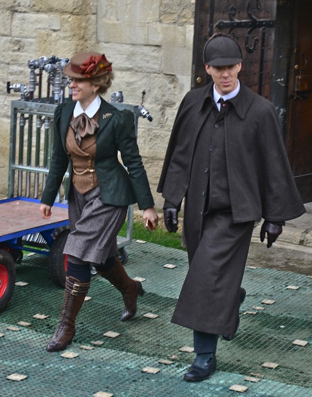 组图:《神探夏洛克》热拍 卷福华生复古如原著