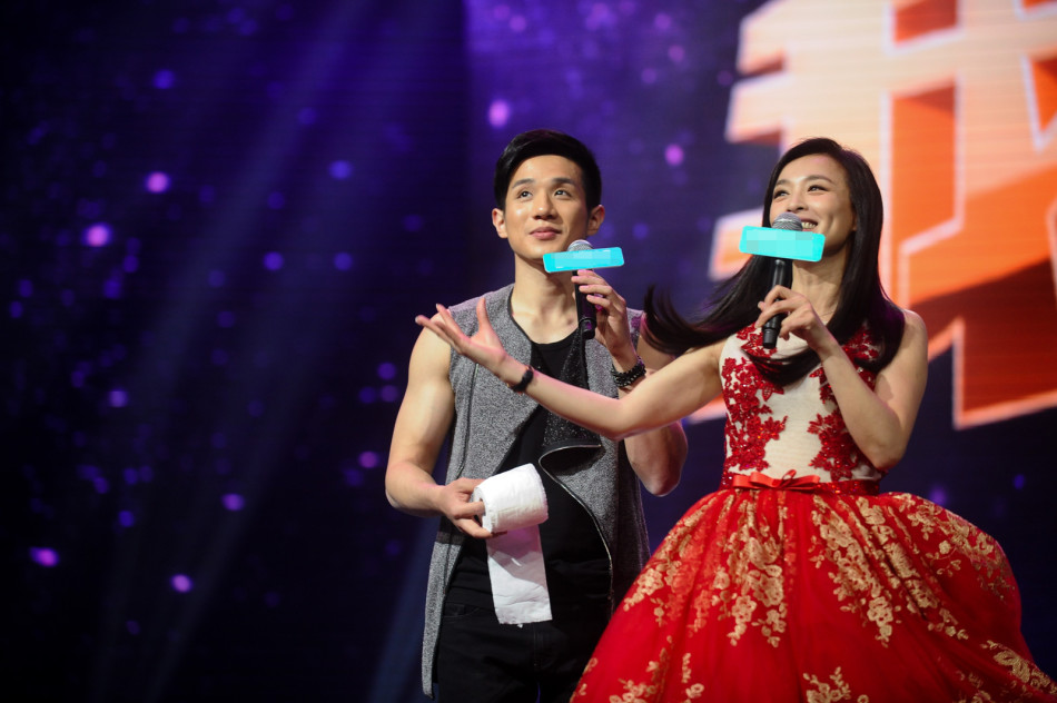 张庭为了鼓励孟翔,不但大方分享自己五岁就开始打工的经历.