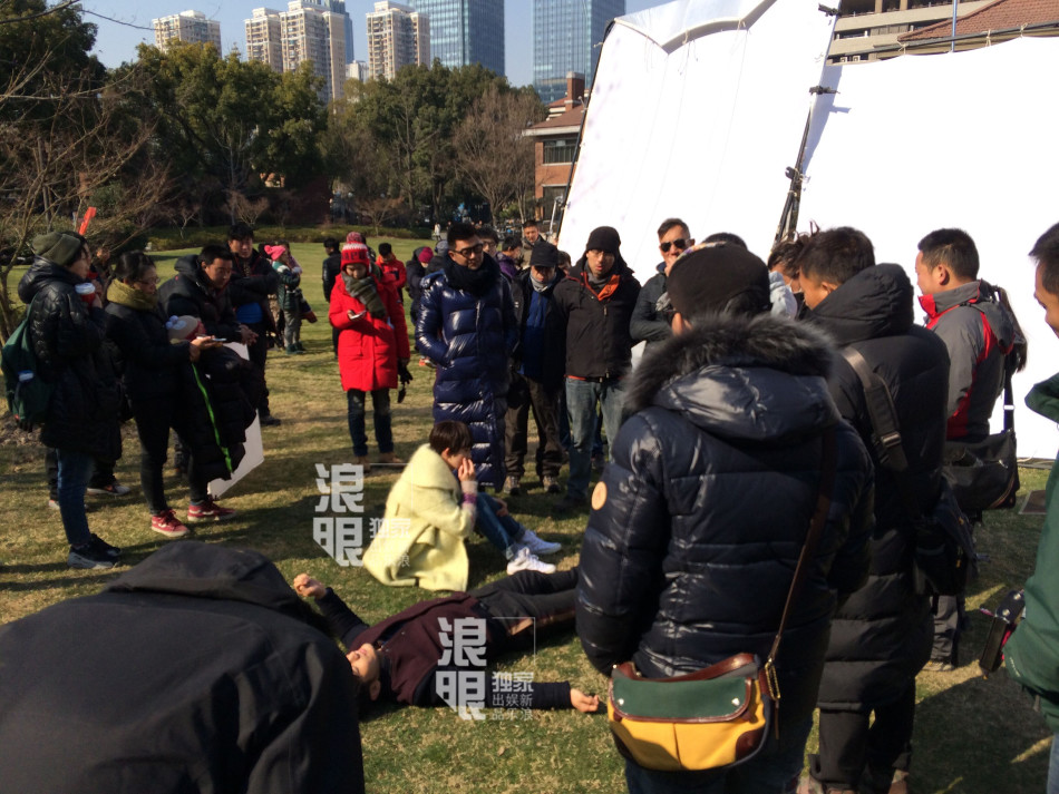 独家:《何以》谢依霖演顾行红 杨幂曝红衣造型_高清图集_新浪网