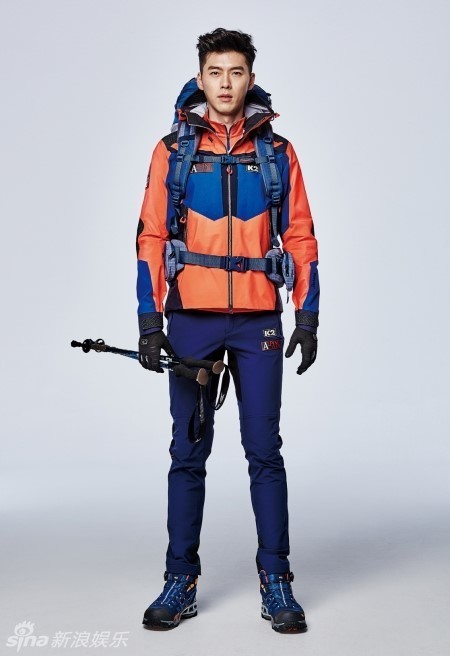 组图:玄彬男神归来拍写真 运动装秀长腿