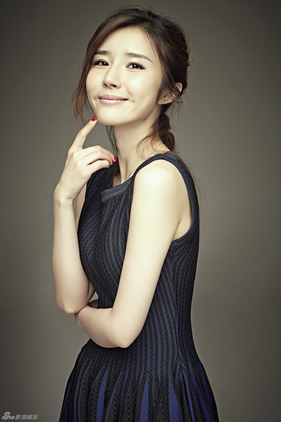 组图:方安娜最新写真曝光 甜美知性显女人风采_高清图集_新浪网