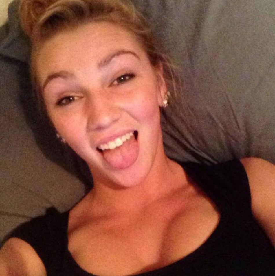 19岁辣妹图书馆内拍不雅视频上传网络被逮捕_高清图集_新浪网