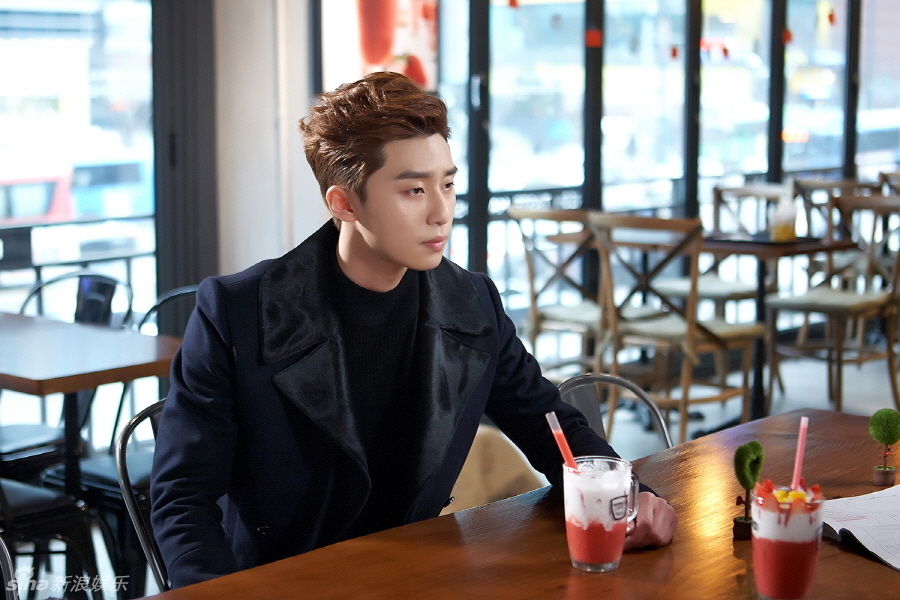 组图:《killme》朴瑞俊弃中分 变霸气总裁发型