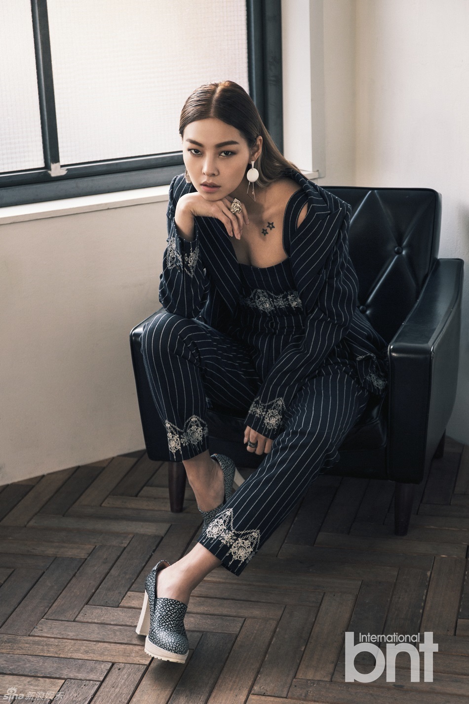 新浪娱乐讯 近日,韩国模特宋海娜携手bntnews拍摄了一组写真,散发神秘