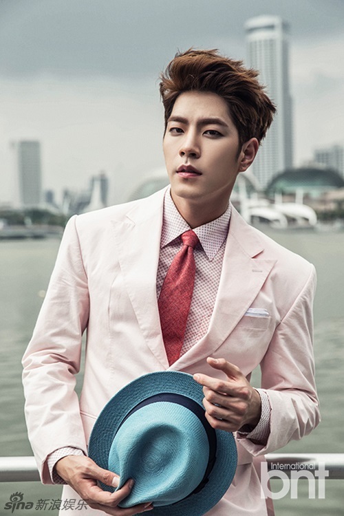 20150211明星韩星洪宗玄拍写真赤膊泡澡泡沫诱惑