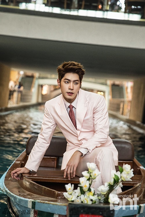 20150211明星韩星洪宗玄拍写真赤膊泡澡泡沫诱惑