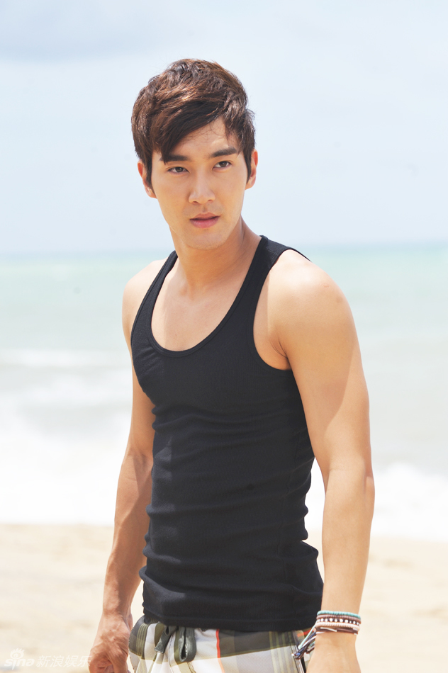 组图:崔始源《转身说爱你》赤裸上身秀腹肌