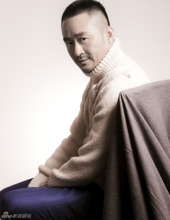 李坤霖复古风大片 低调神秘显独到品味