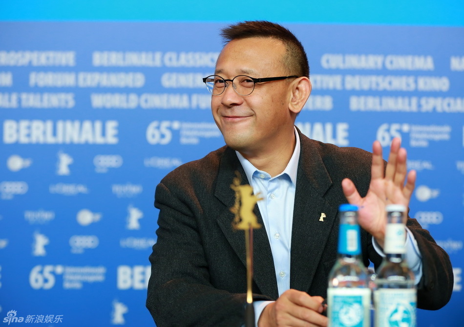 组图:姜文携爱妻出席《一步》发布会_高清图集_新浪网