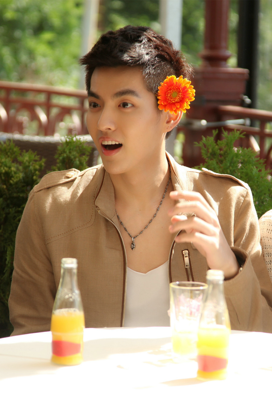 组图:吴亦凡"有一个地方"眼技出众 集齐12星座_高清图集_新浪网