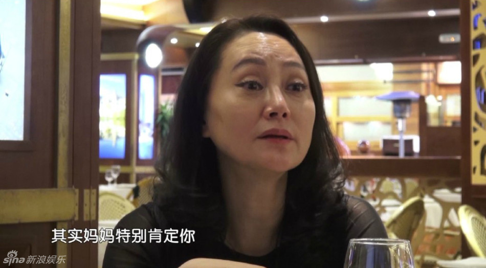 1 14 新浪娱乐讯 近日,演员宋佳携女张楚楚参加《带着爸妈去旅行》
