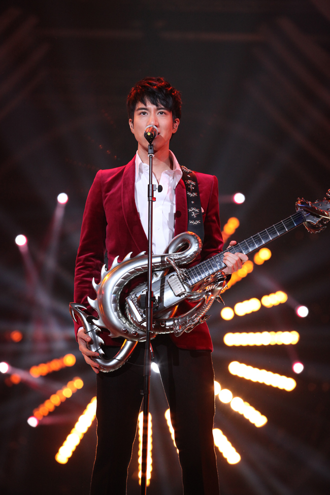 组图:湖南华人春晚喜气浓 王力宏龙型吉它酷炫_高清图集_新浪网
