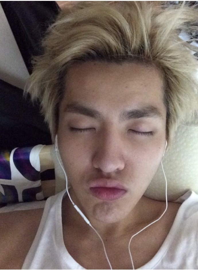 20150224明星吴亦凡方回应私照外泄无中生有的把戏