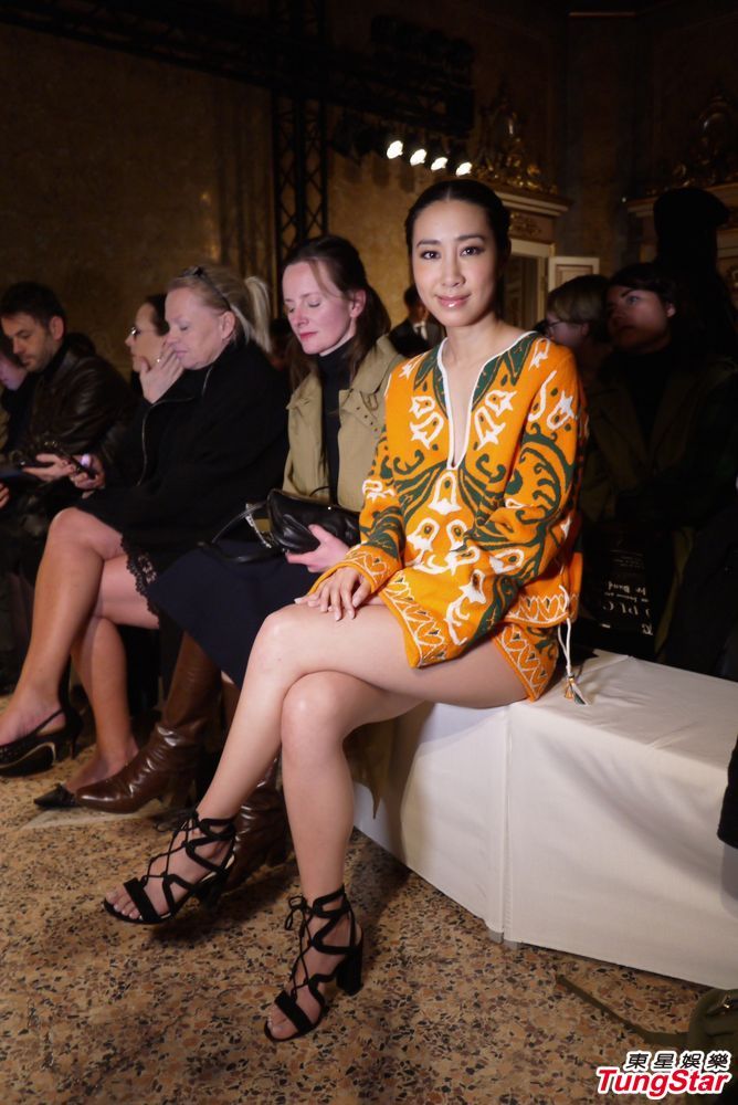 组图:吴雨霏米兰时装周 穿人造毛外套遭追拍_高清图集_新浪网