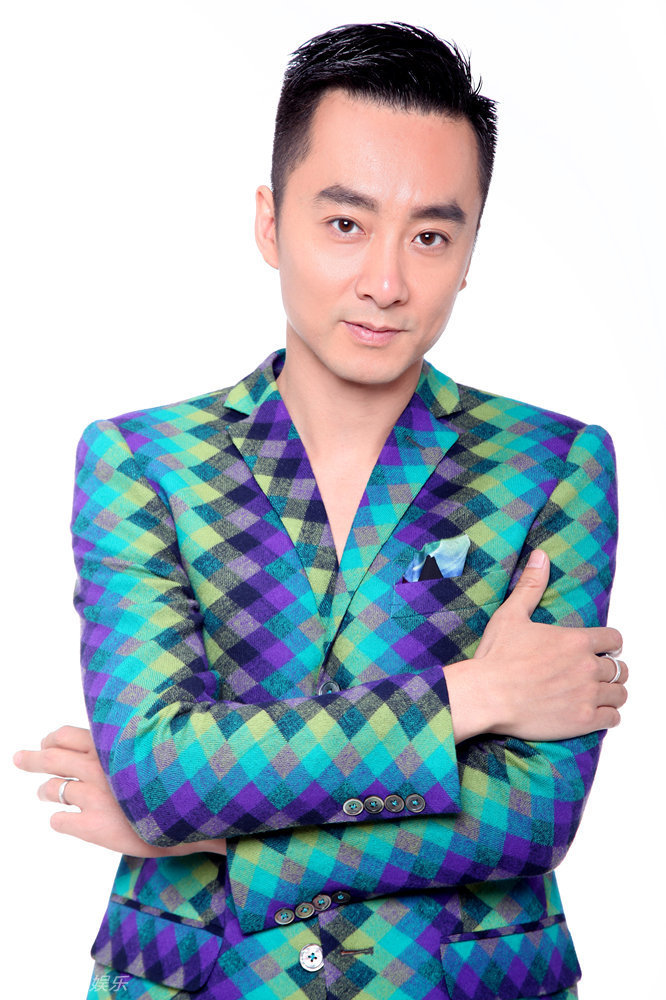 新浪娱乐讯 近日,热播剧《转身说爱你》主演吴超曝光了一组时尚大片