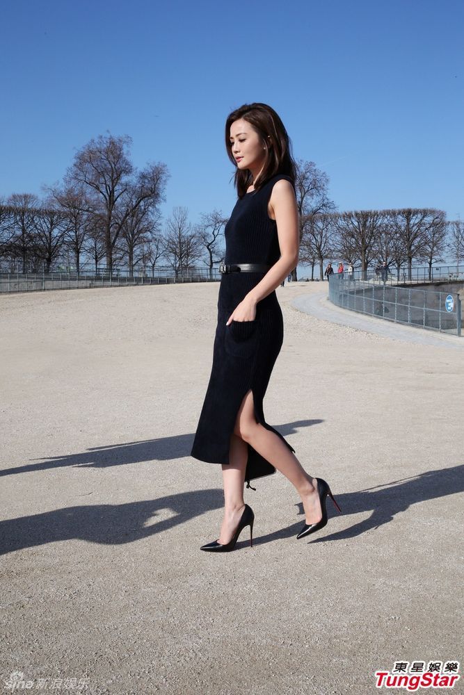 组图:阿sa亮相巴黎时装周 展现优雅女人味_高清图集_新浪网