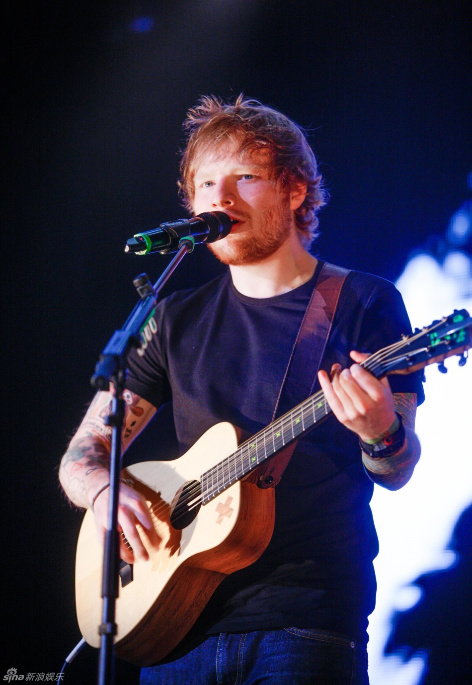 全英音乐奖亚洲首秀 黄老板人气爆棚