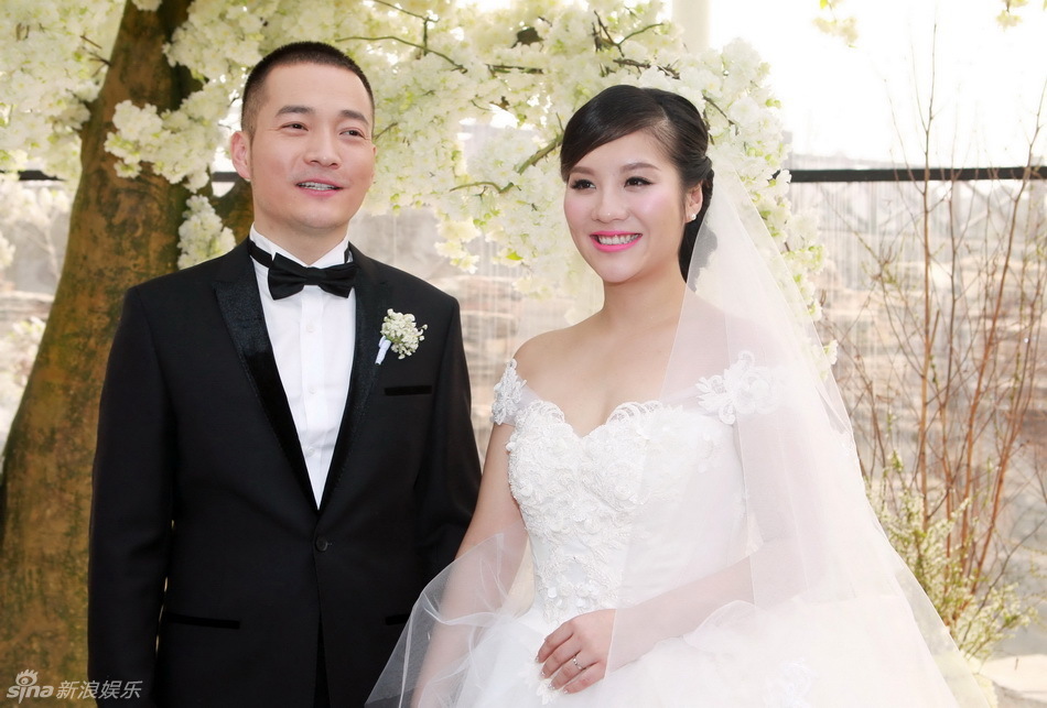 组图:喻恩泰大婚娇妻美艳 赵忠祥李大嘴道贺