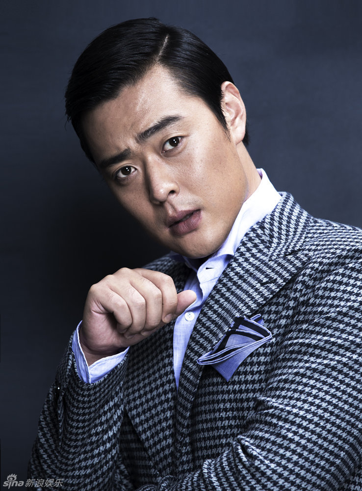 组图:演员张桐拍时尚大片 暴瘦三十斤变型男