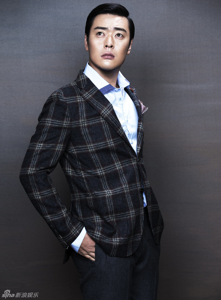 组图:演员张桐拍时尚大片 暴瘦三十斤变型男