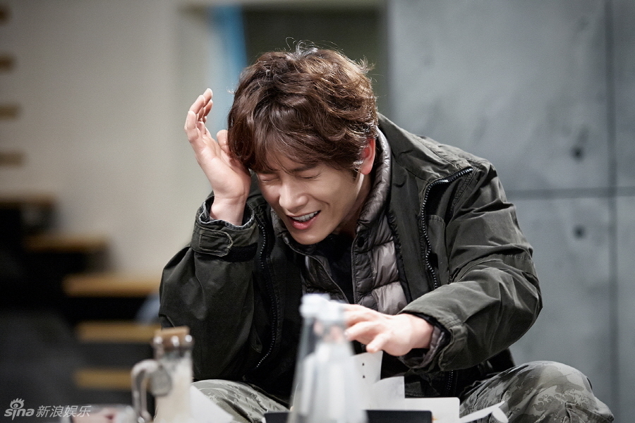 组图:《kill me》池晟吃炸鸡喝啤酒欣喜若狂