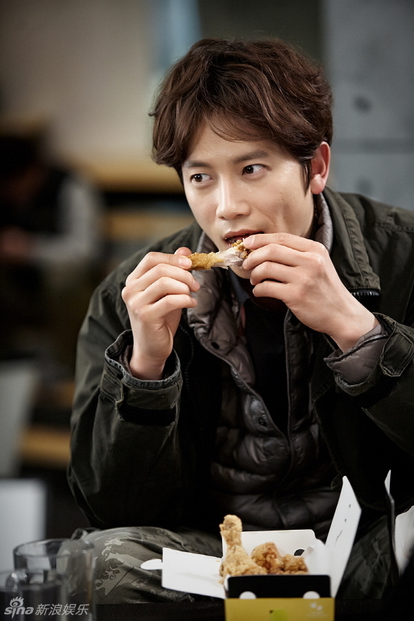 组图:《kill me》池晟吃炸鸡喝啤酒欣喜若狂
