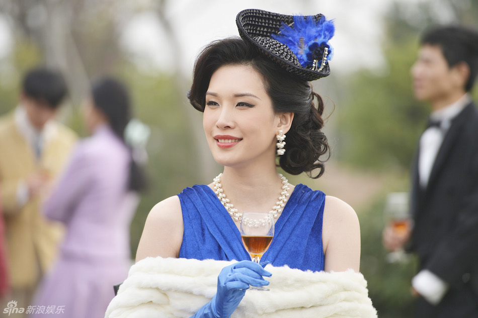 组图:佟晨洁《锦绣缘》演绎霸道女总裁气场强